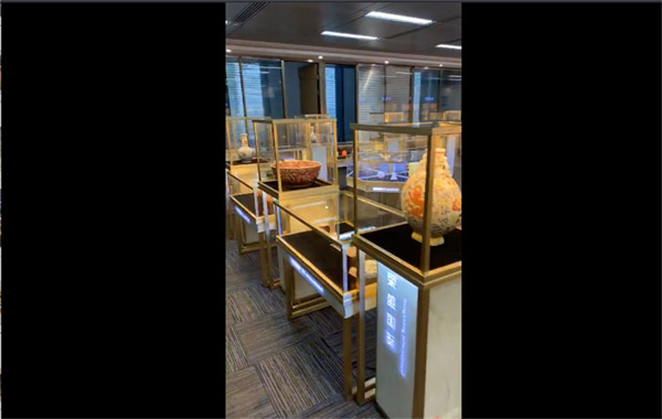 【客戶反饋】盛融國際-拍賣行玻璃珠寶柜臺(tái)博物館展柜