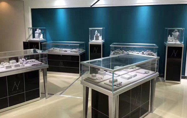 玻璃珠寶展示柜需要不斷改進更環(huán)保的技術(shù)