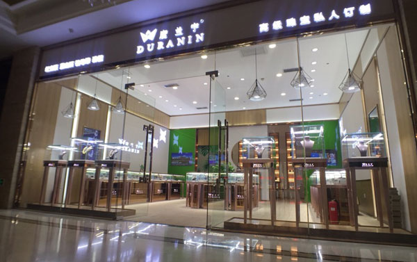 中山珠寶展柜廠家怎么選擇才能更加可靠？