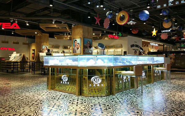 小型玻璃展示柜發(fā)揮哪些特色使用優(yōu)勢(shì)？